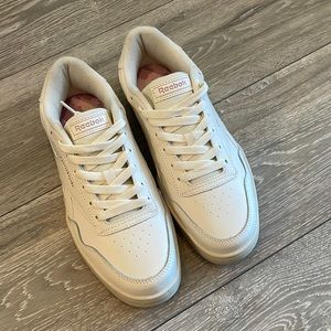 REEBOK Women's Royal Techque in Off-White/Cream with Pink Accent